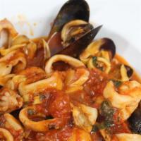 Tagliolini Frutti di Mare · Clams, mussels, shrimp, calamari, bay scallops & garlic tomato sauce.
