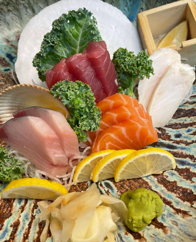 House Sashimi · 10 pieces of assorted sashimi. 
