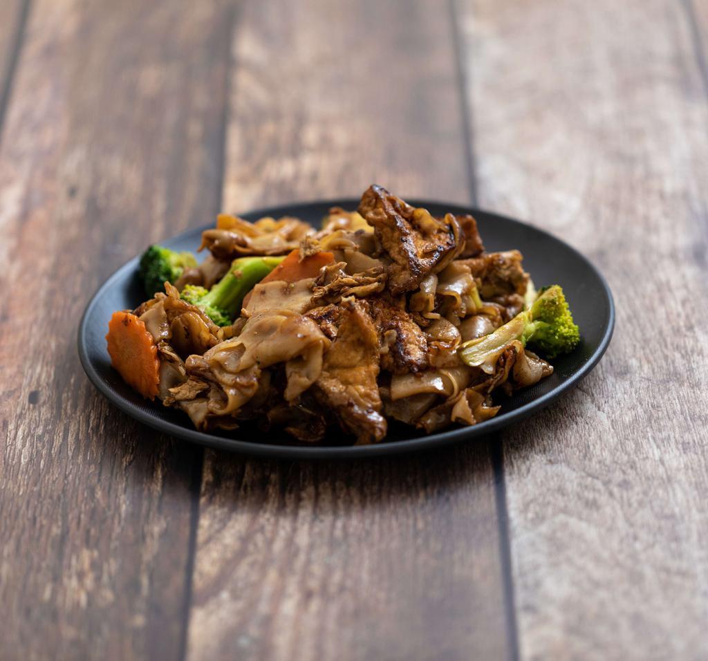Pad See-Ew · Stir-fried flat noodles, with choice of protein, eggs and American broccoli.