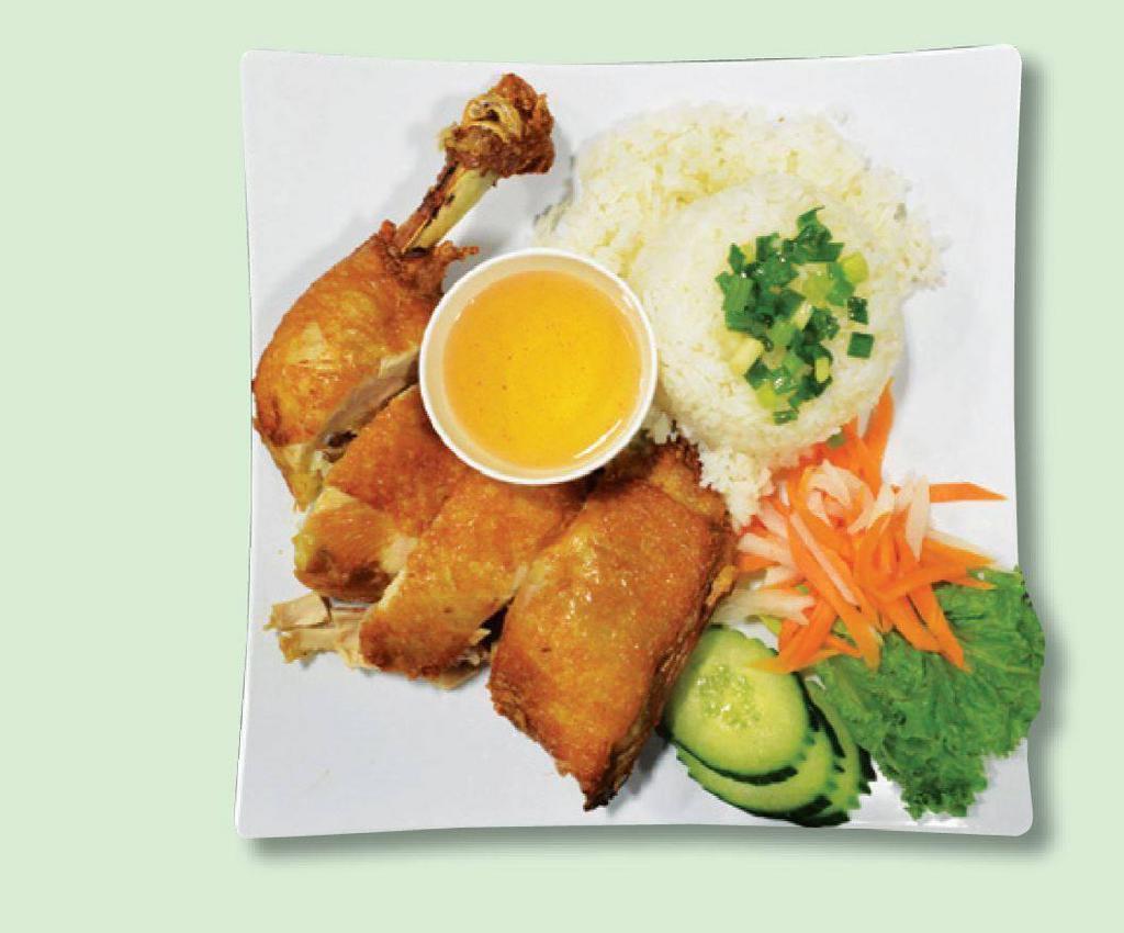 33. Com Ga Chien Gion · Crispy chicken with steamed rice.