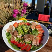Strawberry/ Prosciutto De Parma Salad · Mix of Arugula and Spinach , Strawberries, Avocado ,sunflower seeds, everything bagel garnis...