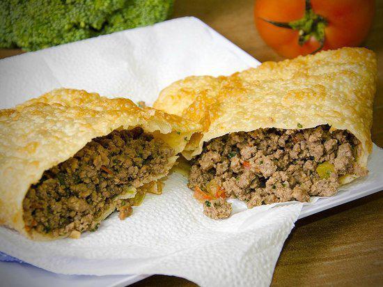Pastel de Carne · Puff dough. Fried pastry (pastel) filled with beef.