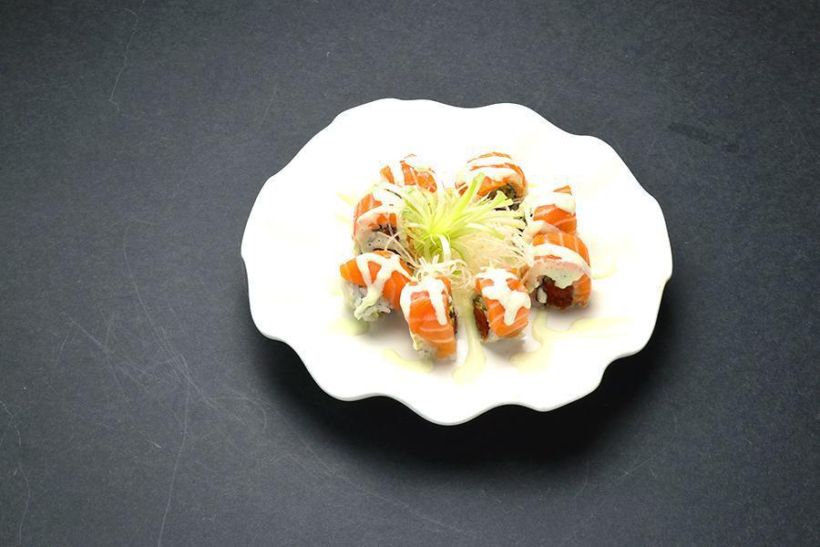 Frisco Roll · Spicy tuna roll with fresh salmon, creamy wasabi sauce.