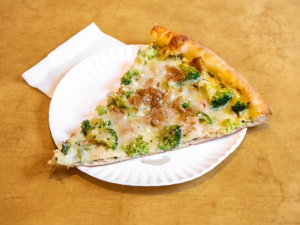 Chicken and Broccoli Pie Pizza · Please try to tip cash thanks 
