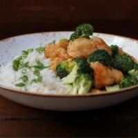 Sweet + Spicy Chicken Bowl · Chicken breast, broccoli, ginger, onions, garlic - served with choice of white or brown stea...
