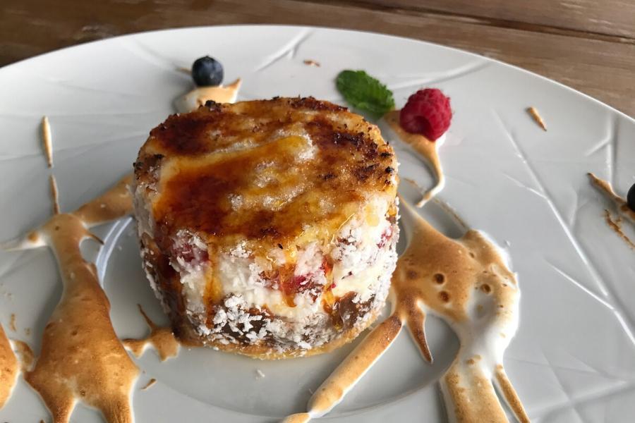 STRAWBERRY IMPERIAL · Vanilla sponge cake, strawberry, meringue, dulce de leche and coconut