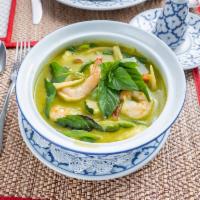 31. Kiew Warn Curry  · Green curry with bamboo shoots, string beans, zucchini, peas, peppers, basil and bell pepper...