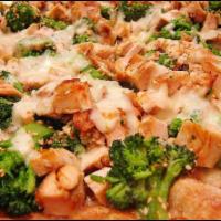 Grilled Chicken and Broccoli Whole Wheat Pizza · 