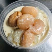 Lychee with sweet coconut rice · Sweet sticky rice, palm’s seed and lychee nut 