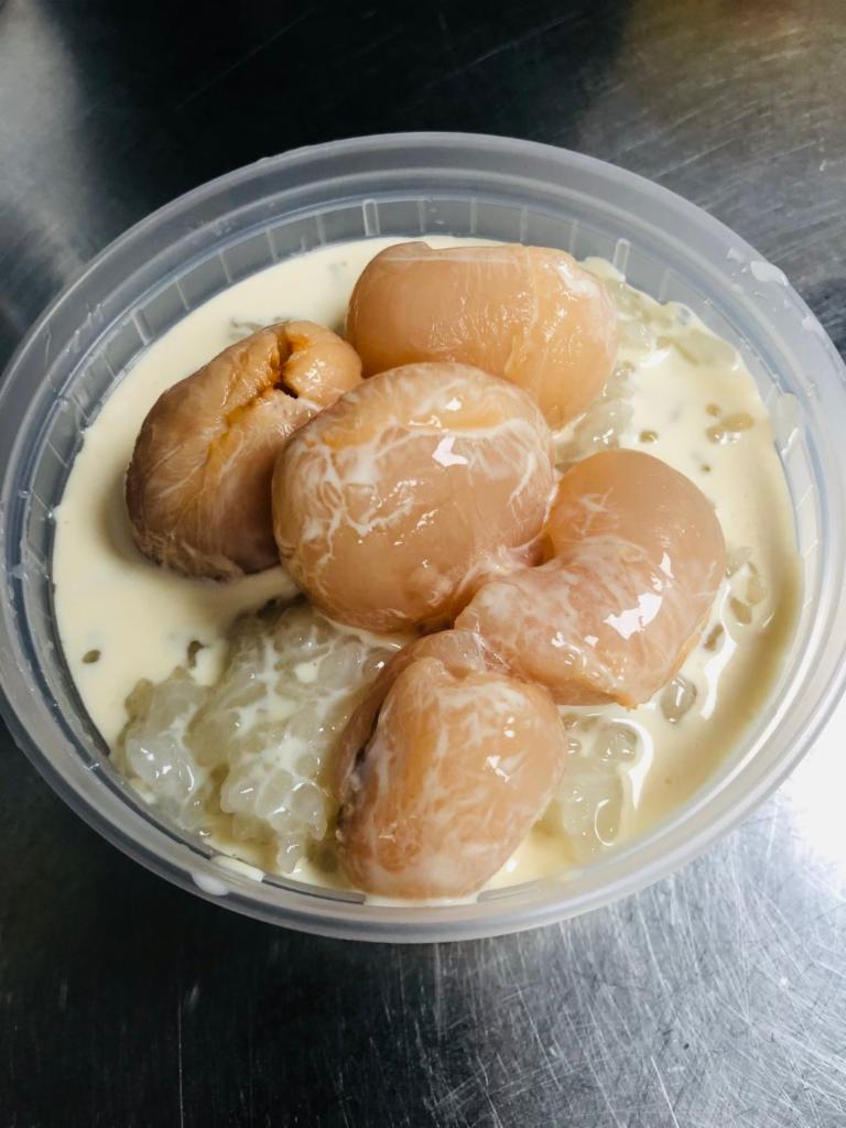 Lychee with sweet coconut rice · Sweet sticky rice, palm’s seed and lychee nut 