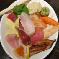 Jo Chirashi · Deluxe assorted sashimi on bed on sushi rice.
