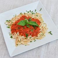 Pasta bolognese  · Pasta, ground beef and marinara sauce 