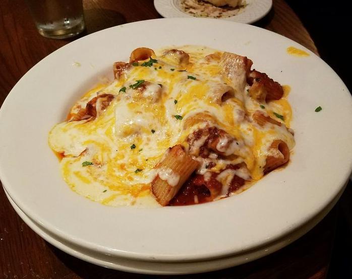1/2 Baked Rigatoni · Rigatoni pasta tossed in Ernesto's meat sauce topped with Alfredo sauce and our blend of cheeses baked and garnished with Romano cheese.