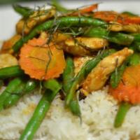 Kao Pik King (Chili Sauce with String Beans) Rice Plate  · Fresh string beans and carrots sauteed in spicy chili sauce with your choice of meat over wh...