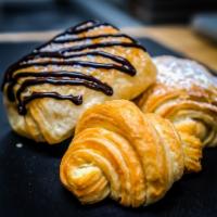 Mini Croissants (Box Of 9) · Be the office or party hero: share a box of Squarz handcrafted mini croissants with your fri...