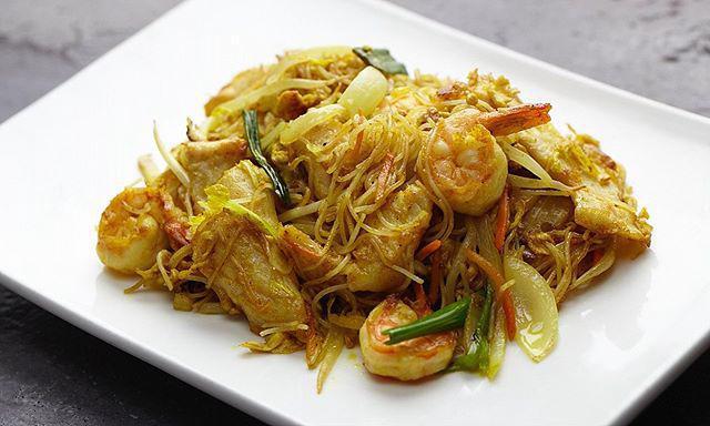 Singapore Rice Noodles · Curry, chicken and shrimp. Contains shellfish. Gluten free.
