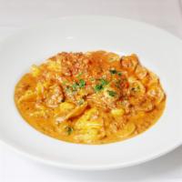 Tortellini alla Berulia · Ring-shaped cheese-filled pasta in a light cream Bolognese sauce with mushrooms.