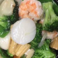 Double Delight · Jumbo shrimp and scallops with mixed vegetables in white sauce.
