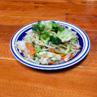 Stir Fried Noodles with Chicken and Veggies  · 