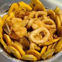 Fried seafood picadera · tostones camarones pescado y calamaris