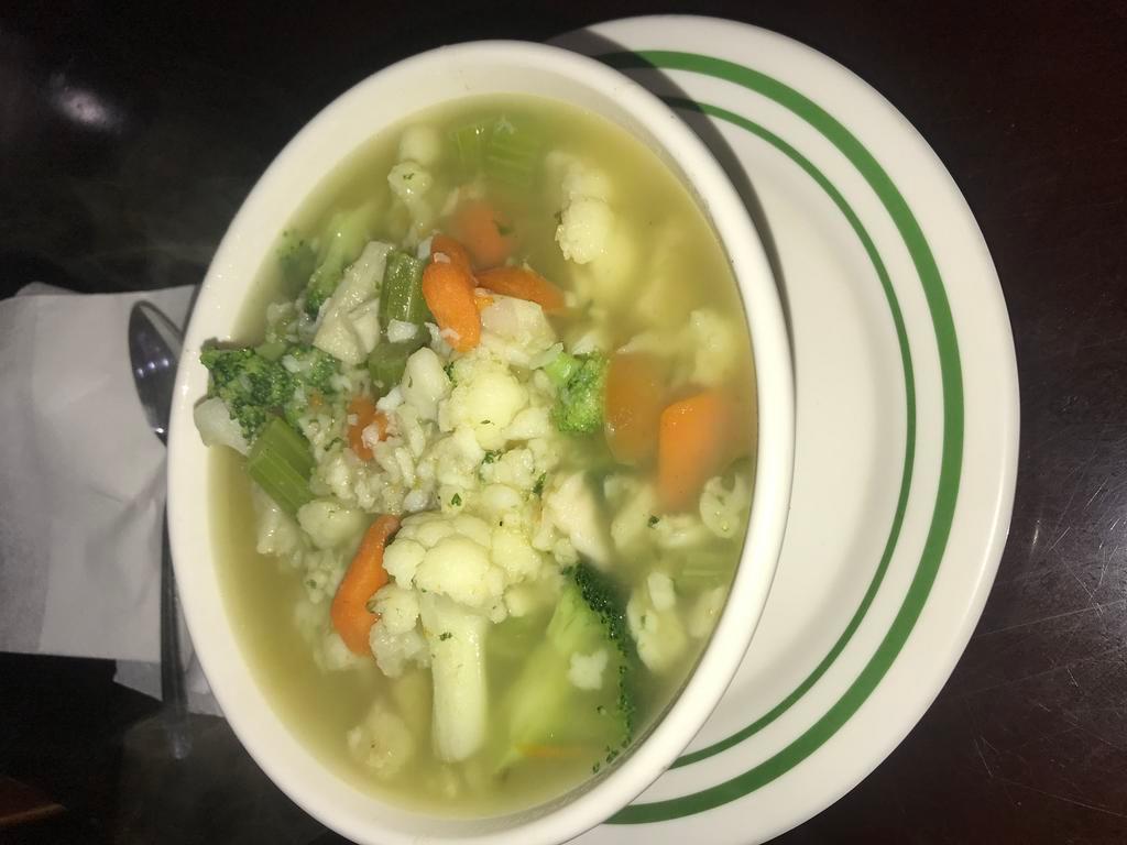 Vegetable soup  · Sopa de vegetales