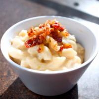 Hatch Chile and Bacon Mac · Hatch chile macaroni and cheese sprinkled with chopped bacon.