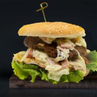 Showy Burger · Lettuce, tomato, pineapple, cheese, ham with sauce and crushed chips.