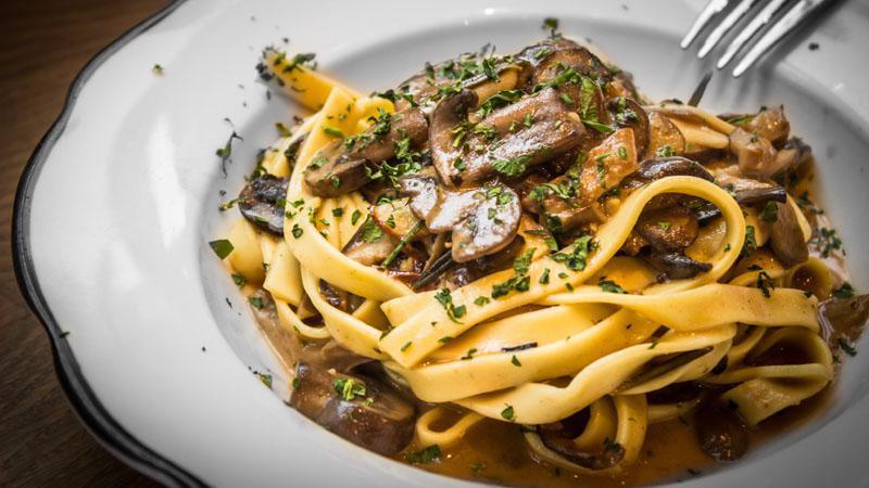 FETTUCCINE WITH WILD MUSHROOMS AND TRUFFLE OIL	 · FETTUCCINE ai FUNGHI	
Wild Mushrooms & Truffle Oil

