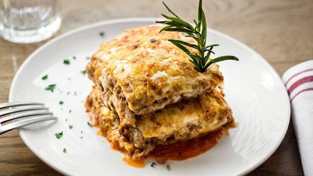 LASAGNA WITH BOLOGNESE	 · LASAGNE BOLOGNESE	
Traditional Meat Lasagna
