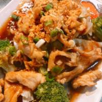 R2. Ka Tiem Prik Thai · (GF*)Stir fried garlic in light brown sauce*.Served on steamed cabbage, broccoli and carrot....
