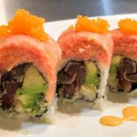 32. Kamikaze Roll  · 8 pieces. Inside: black pepper tuna, avocado and crunchy. Outside: spicy tuna and tobiko.