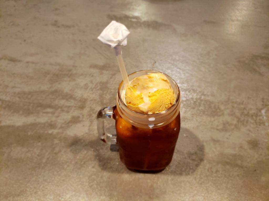 Thai Ice Tea Float · 
