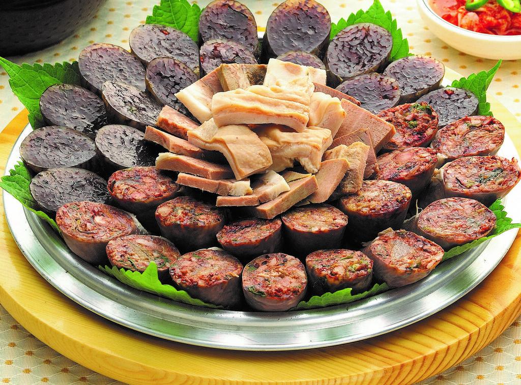 Assorted Sausages & Meats (모듬순대) · 