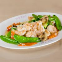 Crystal Shrimp · Jumbo shrimp sauteed with fresh vegetable in white egg sauce.