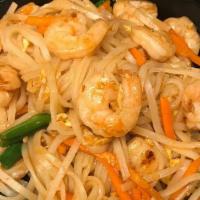 W6 Pad Thai · Stir-fried Noodle with choice of your protein, eggs, carrots and green onion.