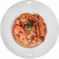 Spaghetti e Pollo Cacciatore · Sliced chicken breast, onions, mushrooms, tomatoes, white wine, peppers and light tomato sau...