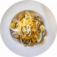 Linguine alla Vongole · Linguine, clams and garlic with white wine or tomato sauce.