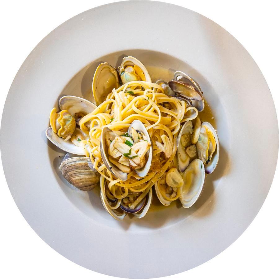 Linguine alla Vongole · Linguine, clams and garlic with white wine or tomato sauce.