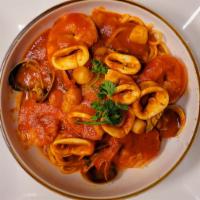 Linguine Fra Diavolo ai Frutti di Mare · Linguine, calamari, scallops, shrimps, clams and fresh spicy tomato sauce.