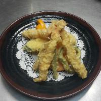 D3. Shrimp and Vegetable Tempura Dinner · 4 pieces of shrimp and 7 pieces of veggies lightly battered and fried.