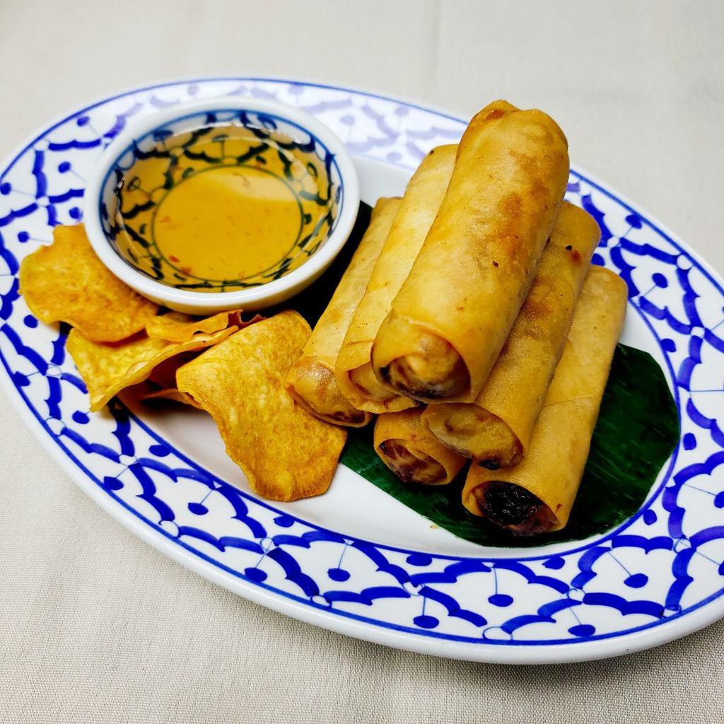Por Pia Tod · Crispy vegetable spring rolls. Cabbage, glass noodles, taro root, shiitake mushrooms and served with plum sauce. Vegetarian.