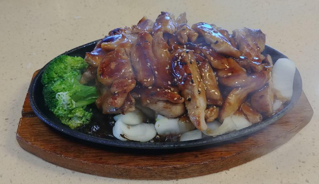Chicken Teriyaki Entree · Grilled boneless chicken over onions and broccoli with teriyaki sauce and sesame seeds.
Served with miso soup, salad, and steamed rice.