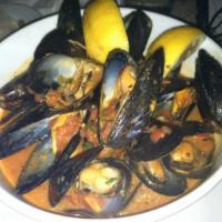 Cozze al Vino Bianco Dinner · Mussels, diced tomatoes, white wine, capers, kalamata olives and garlic.