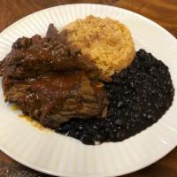 Res en Chipotle Plate · Pan-seared steak and chipotle sauce. Served with rice, black beans and corn tortillas.