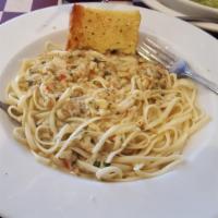 Spicy Linguine with Clam Sauce · Tender chopped clams, garlic, onions, oregano, parsley, crushed red pepper, butter, white wi...