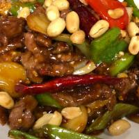 B4. Kung Pao Beef公保牛 · PEANUTS ON THE TOP , BEEF,CELERY, MUSHROOM, BELL PEPPER, ONION, WATER CHESTNUT, ZUCCHINI IN ...