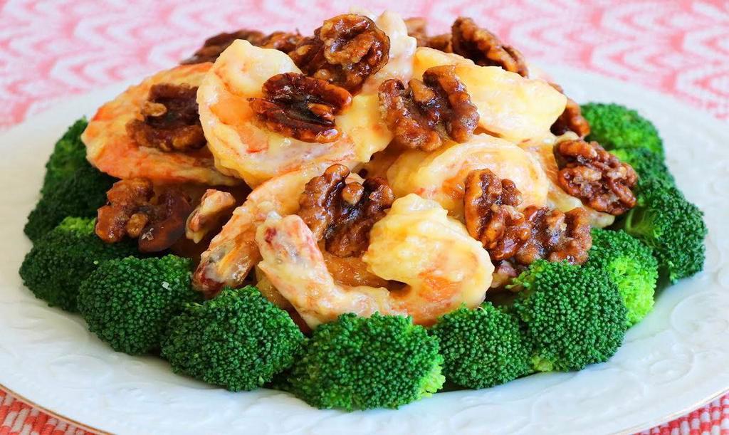 Crispy Shrimp with Walnut 奶油核桃虾 · 