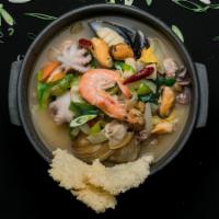 Mild Seafood Stew with crispy rice · 해물 누룽지탕
