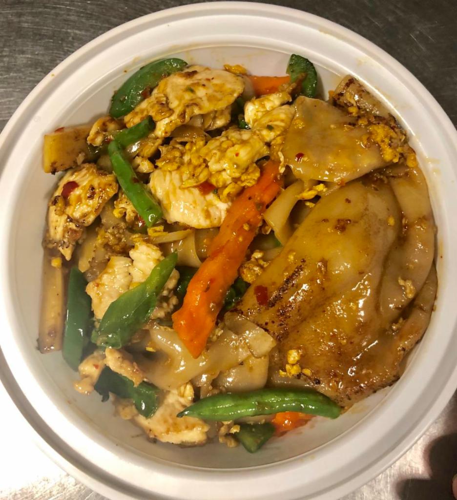 Drunken Man Noodles  · Stir fried flat rice noodle with chili paste, egg, carrot, onion, scallion, string bean, bamboo and basil. Spicy. 