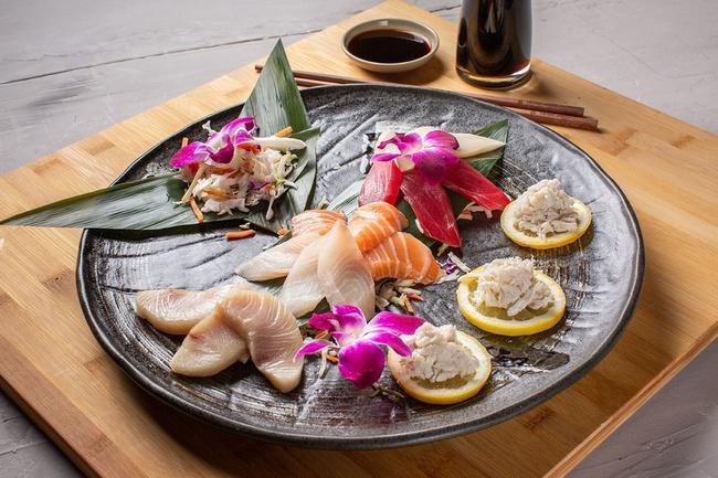 Sashimi Special.. · 20 pieces sashimi with 1 special roll